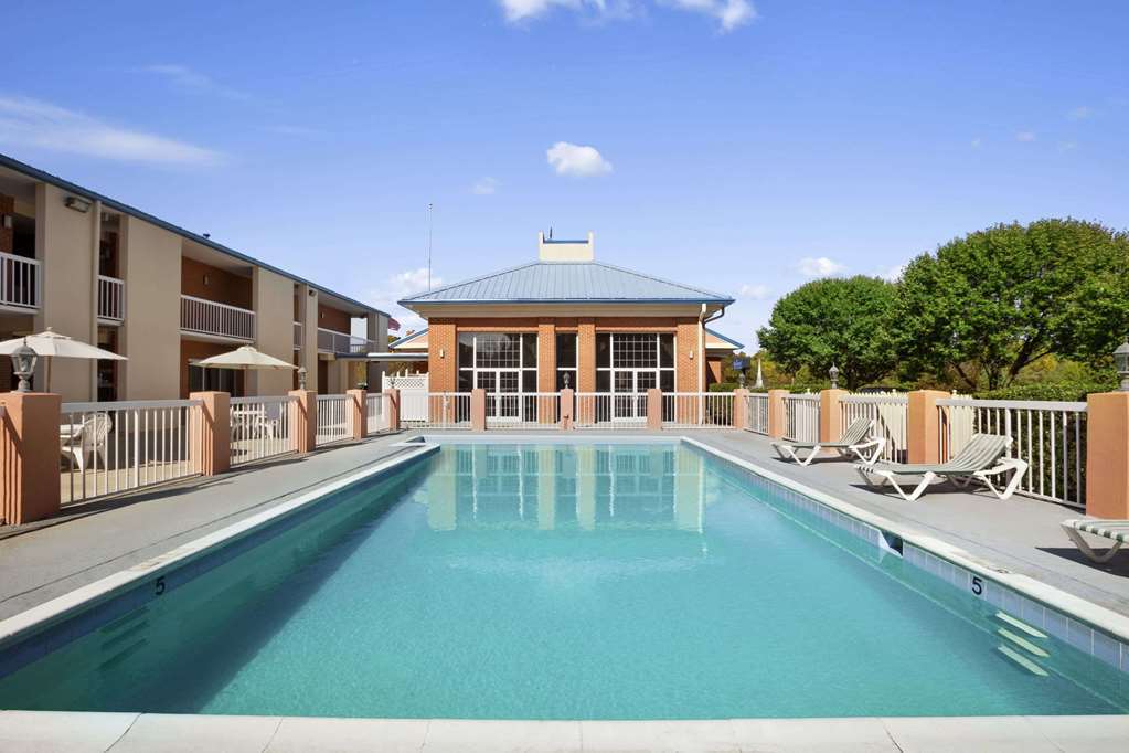 Hotel Baymont By Wyndham Warrenton Facilidades foto